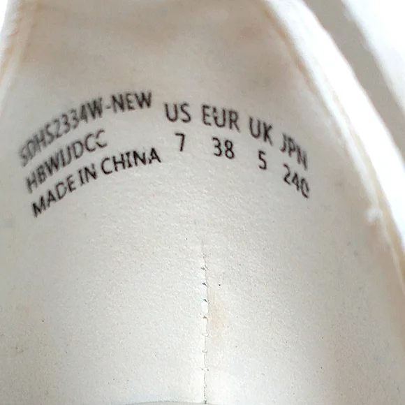 Like New Dream Pairs White Satin Stiletto Dress Sandals with Detachable Bow - Picture 9 of 15